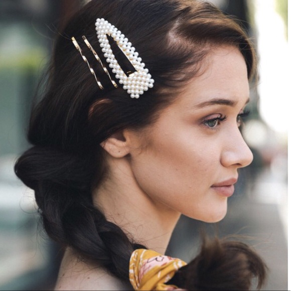 Accessories - 🆕 Luxe Pearl Hair Clip